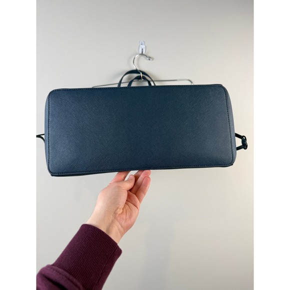 Michael Michael Kors Gilly Large Drawstring Travel Tote Leather Navy Blue Bag - Picture 4 of 15